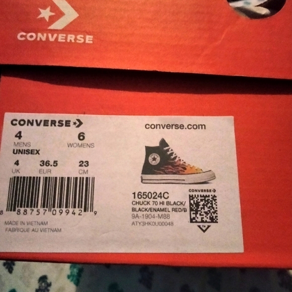 Converse size 4